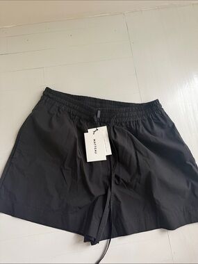 BNWT Matteau Relaxed Short Black Size 2 / US 4 $315